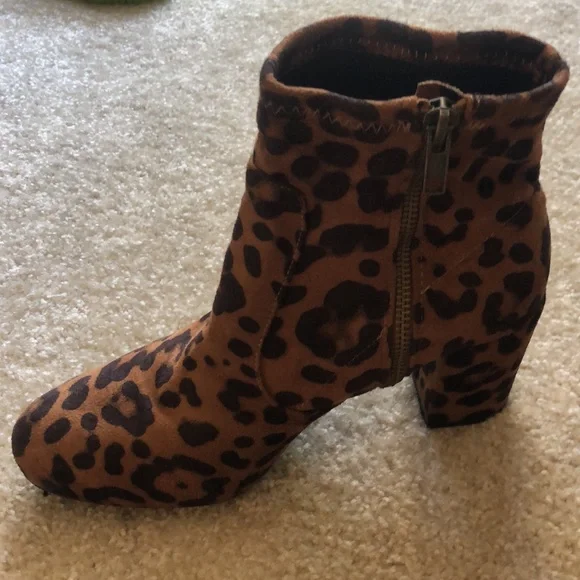 Cheetah print boots - Picture 3 of 6